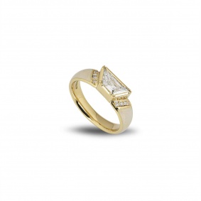 Yellow Gold Trapezium Cut Diamond and Enamel Ring Yellow Gold Trapezium Cut Diamond and Enamel Ring
